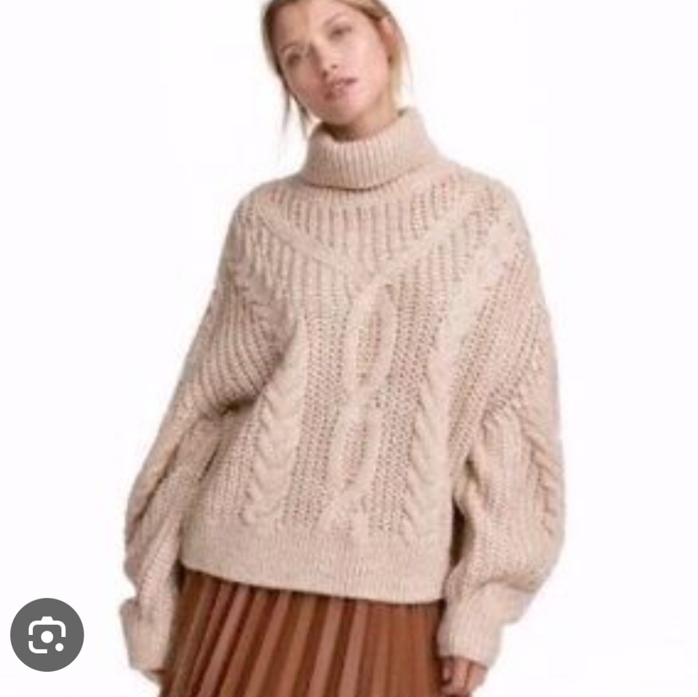 H&M Chunky Cable Knit Turtleneck Sweater - Cream/Tan/Beige